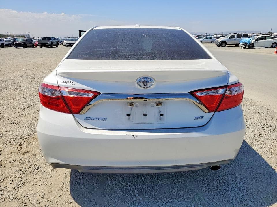 2017 TOYOTA CAMRY SE 6