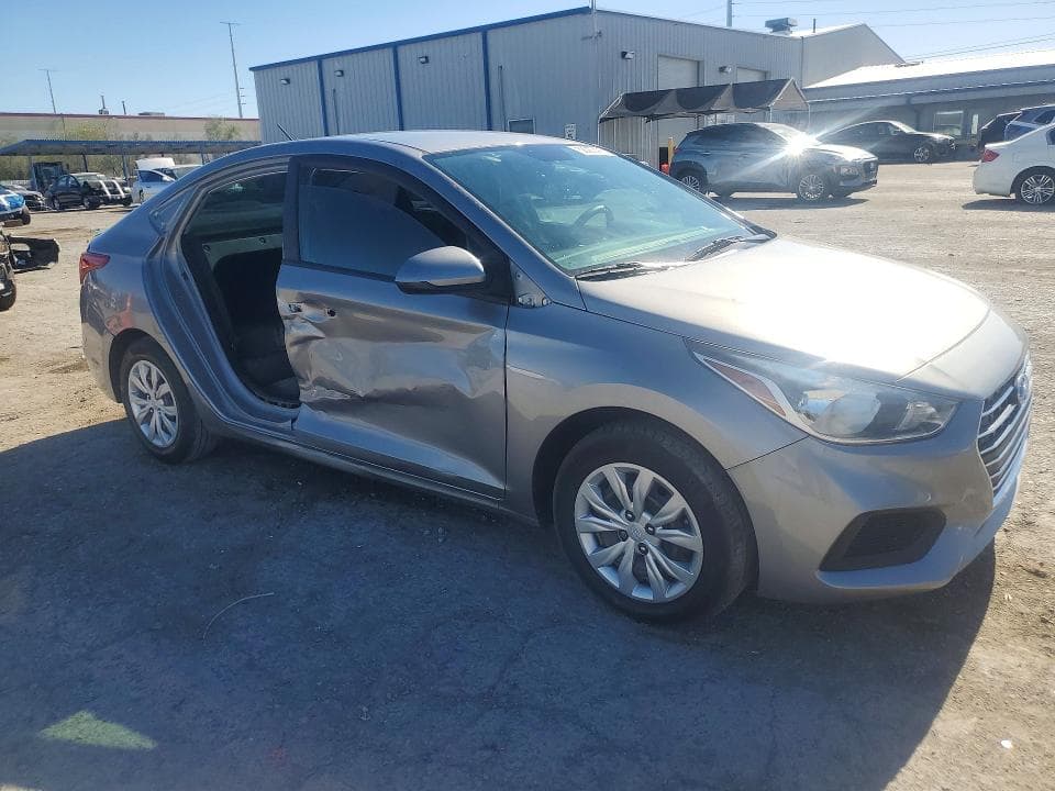 2022 HYUNDAI ACCENT SE 4
