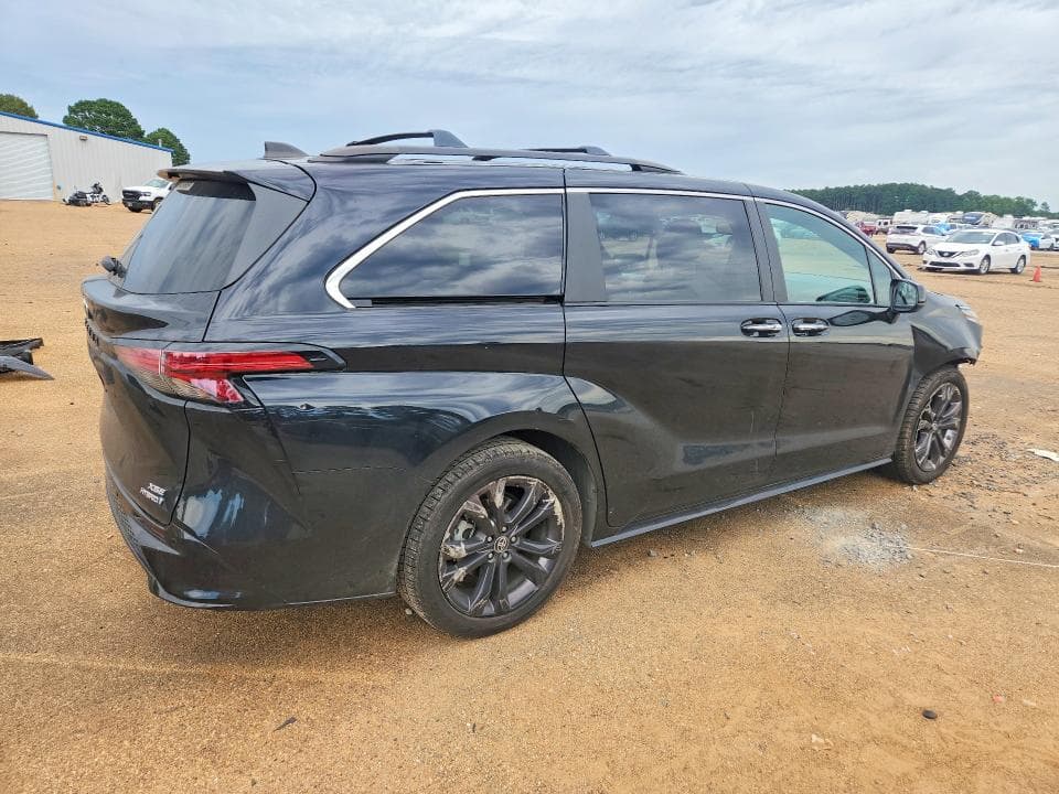 2023 TOYOTA SIENNA XSE 7-PASSENGER 3