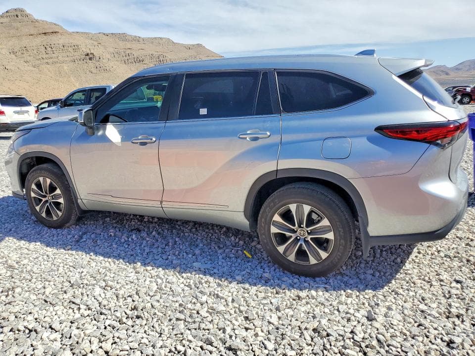 2023 TOYOTA HIGHLANDER XLE 2