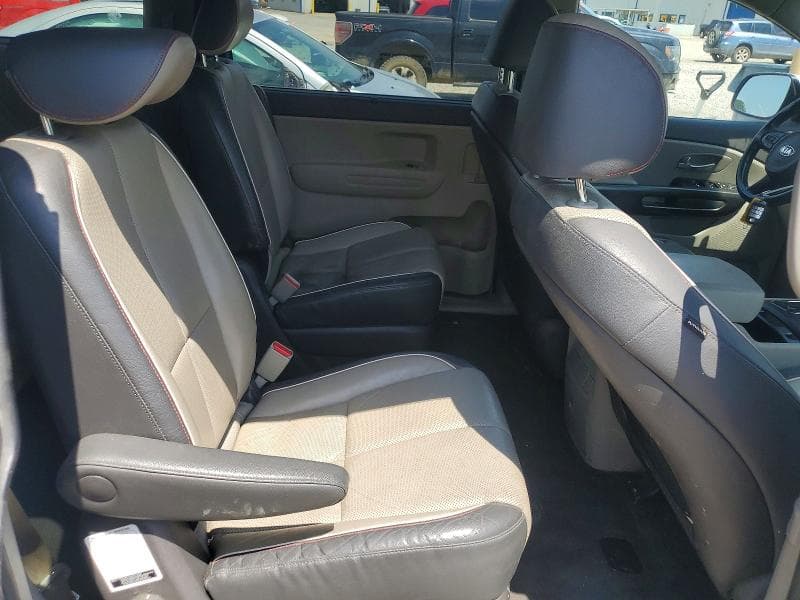 2017 KIA SEDONA LX 11