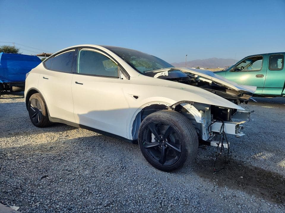 2026 TESLA MODEL Y 4