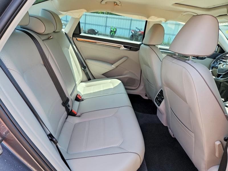 2018 VOLKSWAGEN PASSAT SE 10