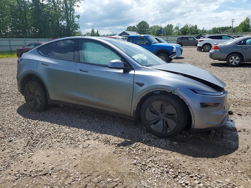2026 TESLA MODEL Y 4