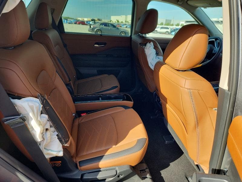 2025 NISSAN PATHFINDER PLATINUM 11