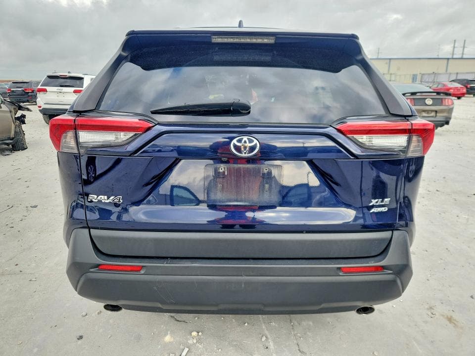 2019 TOYOTA RAV4 XLE 6