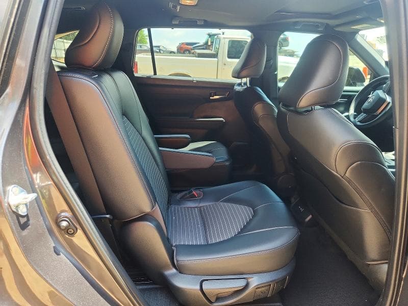 2022 TOYOTA HIGHLANDER XSE 20
