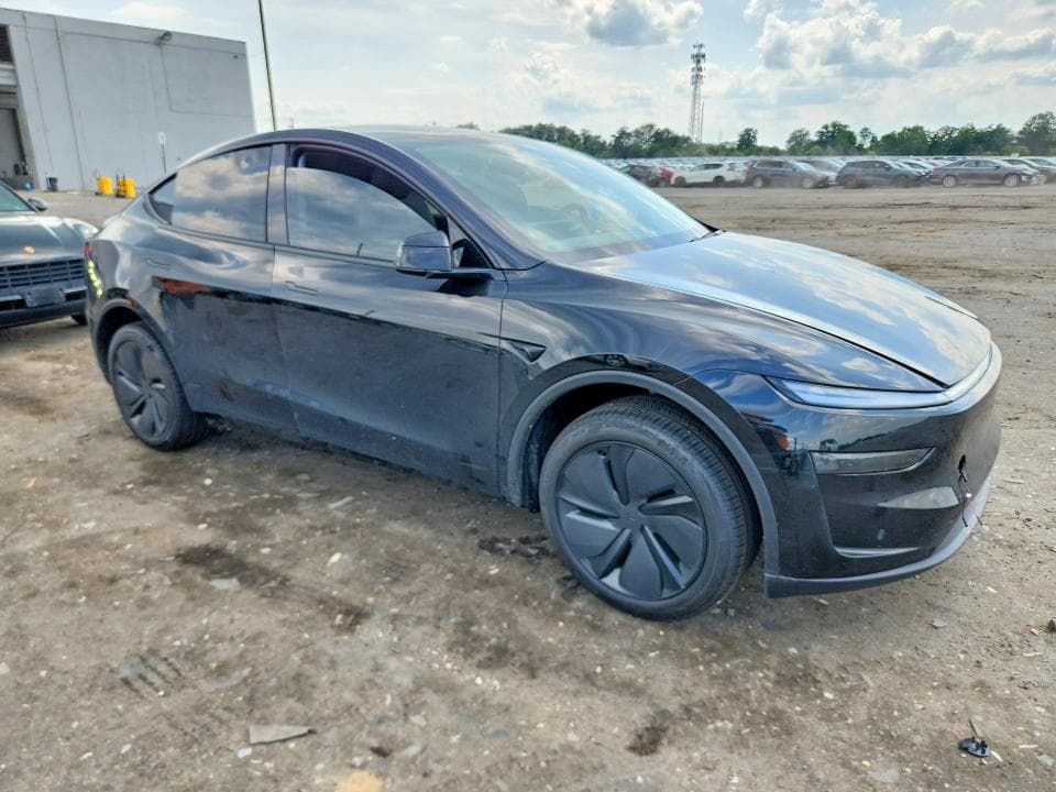 2026 TESLA MODEL Y 4