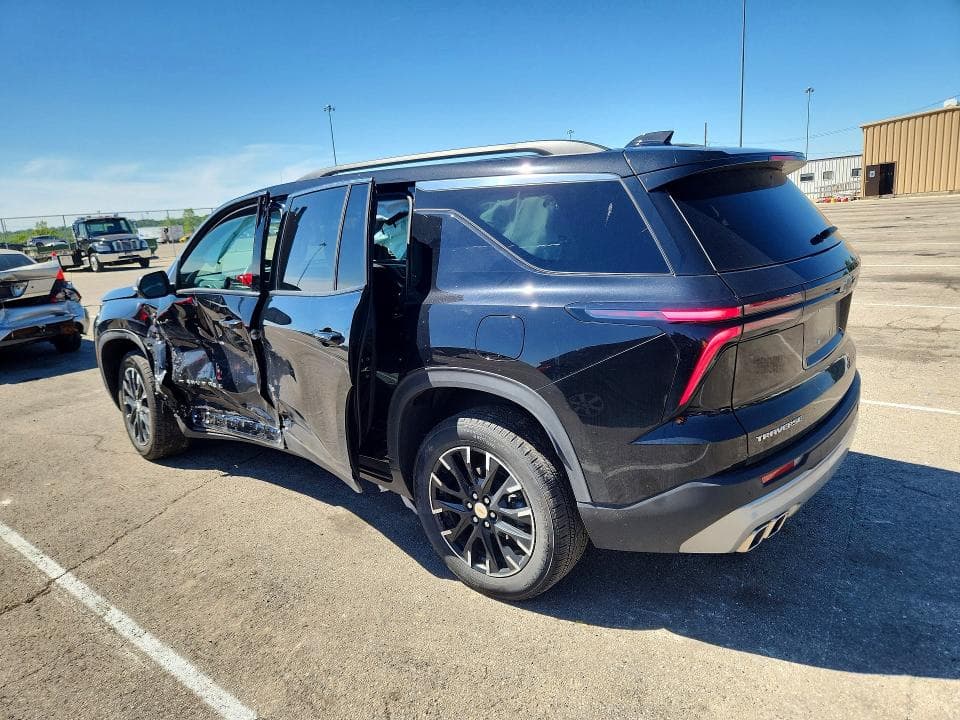 2025 CHEVROLET TRAVERSE LT 2