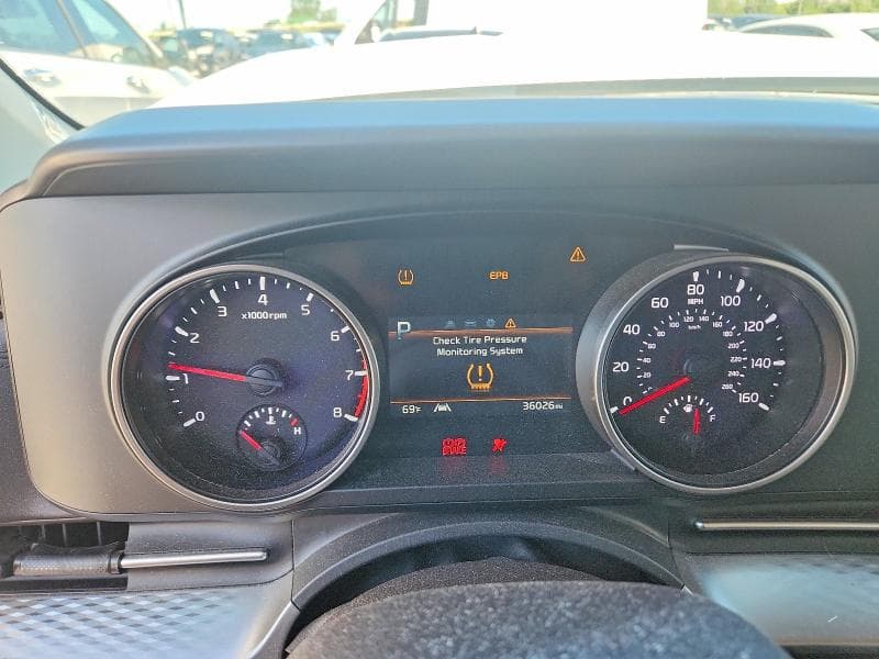 2024 KIA CARNIVAL LX 9