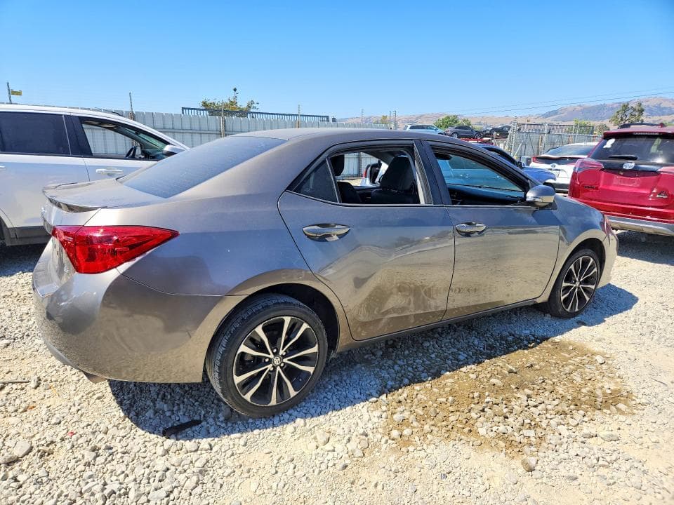 2017 TOYOTA COROLLA SE 3