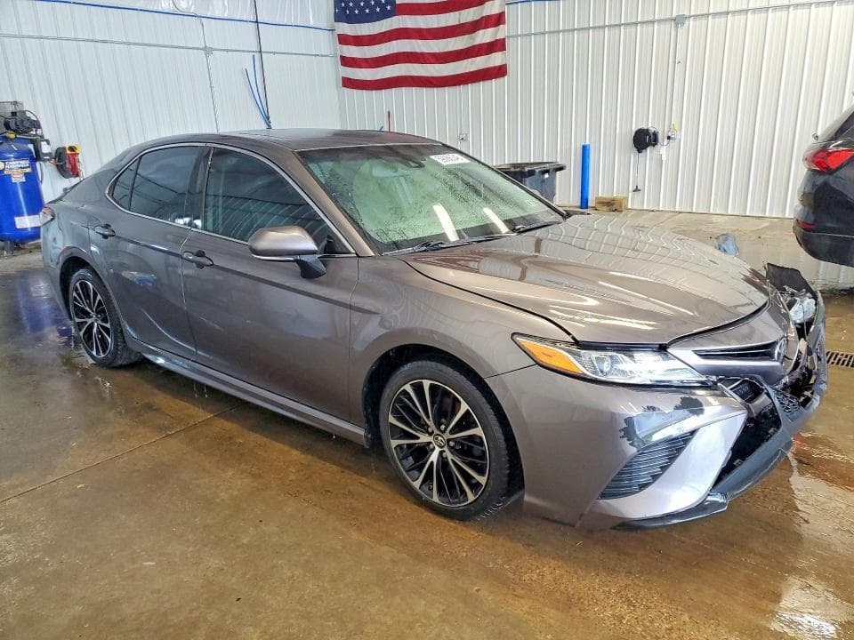 2018 TOYOTA CAMRY SE 4
