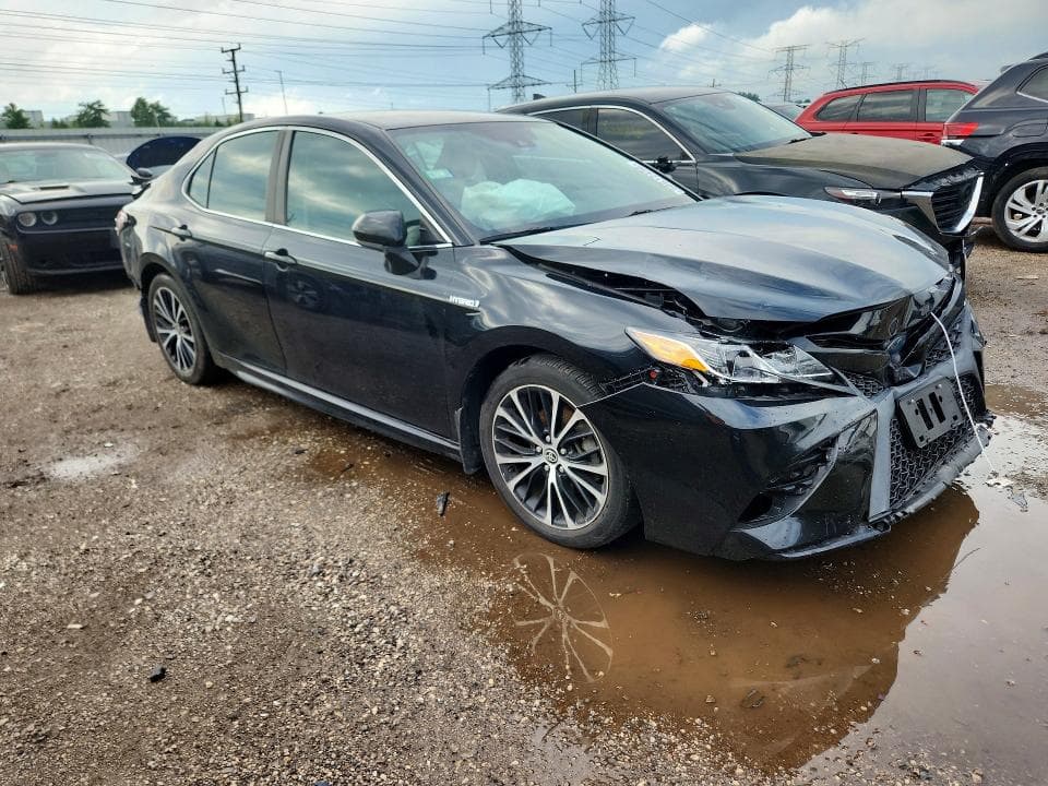 2020 TOYOTA CAMRY SE 4