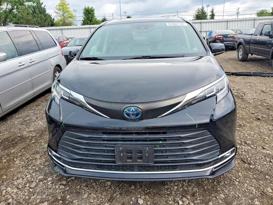2022 TOYOTA SIENNA XLE 5