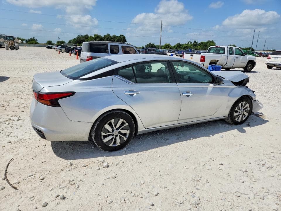 2024 NISSAN ALTIMA S 3