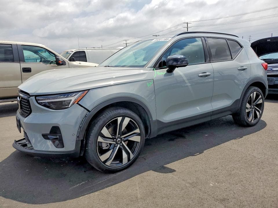 2024 VOLVO XC40 PLUS - 1