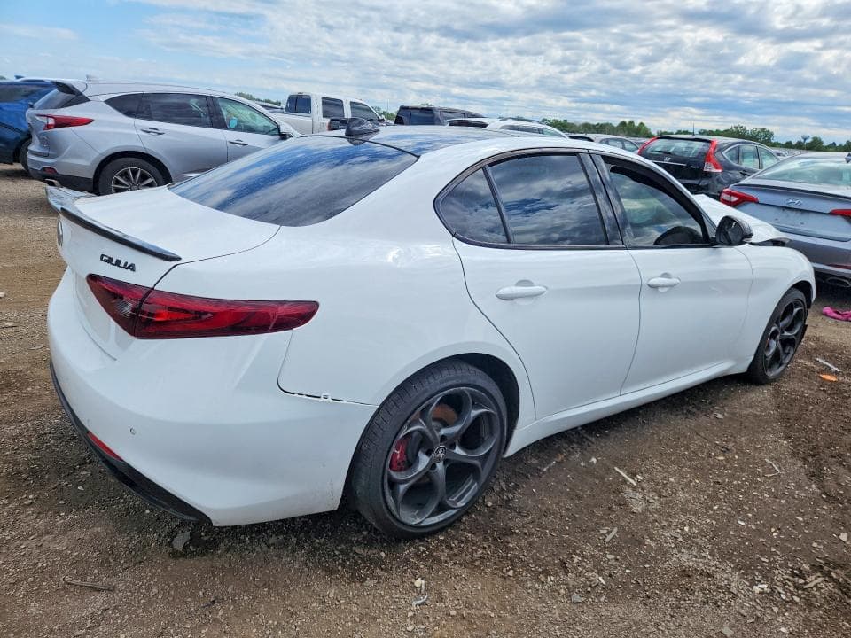 2021 ALFA ROMEO GIULIA TI 3