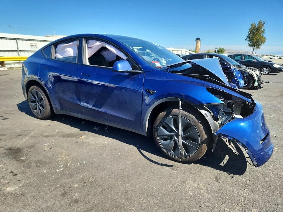 2024 TESLA MODEL Y 4