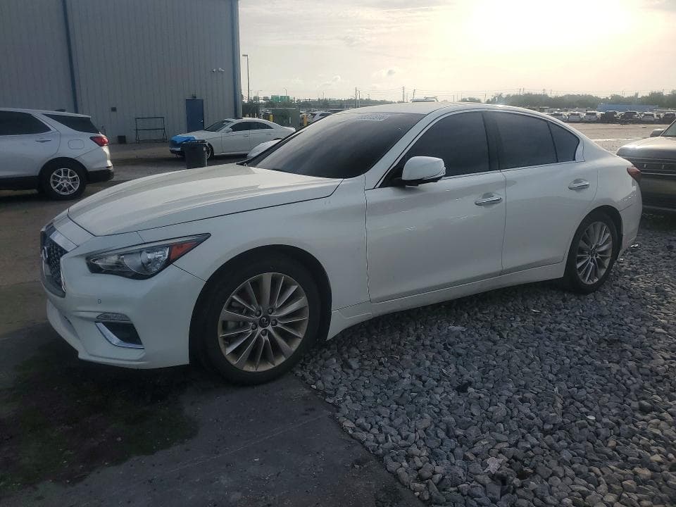 2021 INFINITI Q50 LUXE
