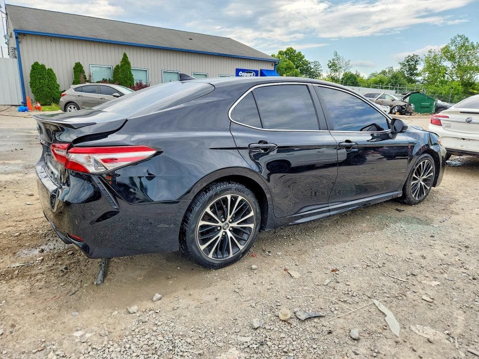 2019 TOYOTA CAMRY SE 3
