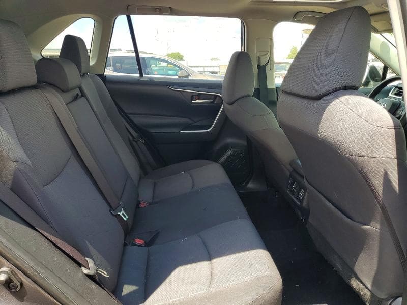 2019 TOYOTA RAV4 XLE 10