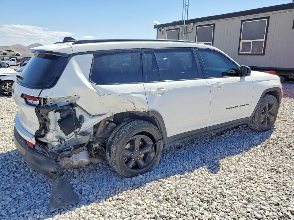 2023 JEEP GRAND CHEROKEE L LAREDO 3