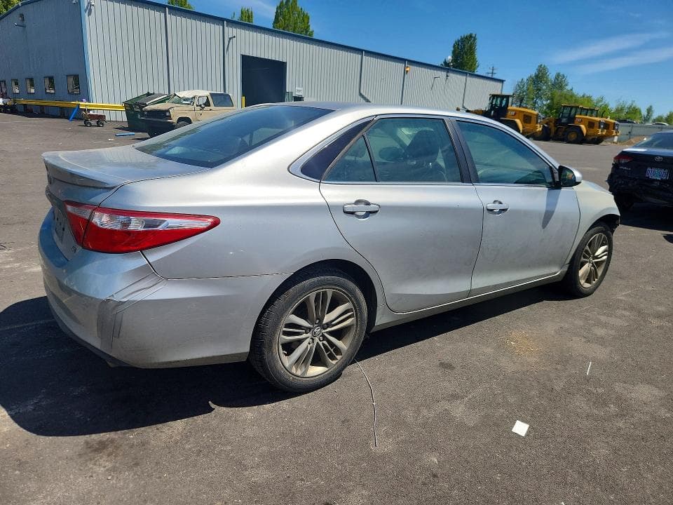2017 TOYOTA CAMRY SE 3