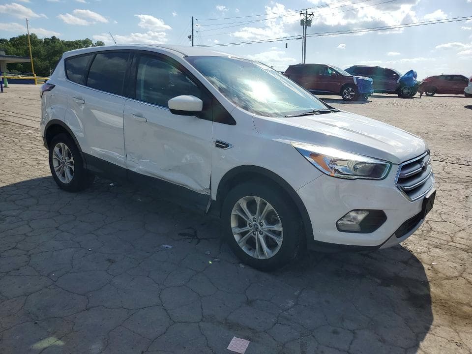 2017 FORD ESCAPE SE 4