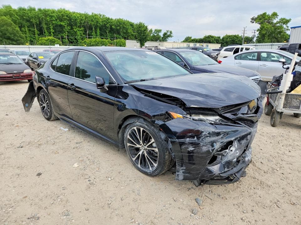 2019 TOYOTA CAMRY SE 4