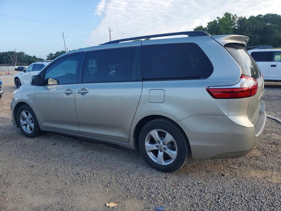 2017 TOYOTA SIENNA LE 2