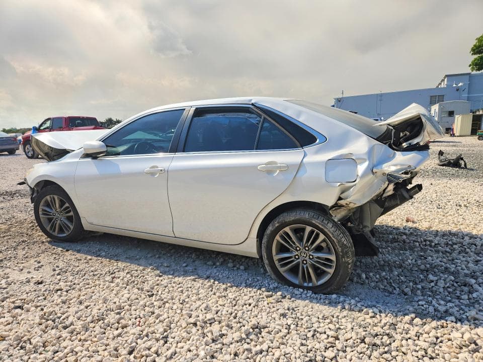 2017 TOYOTA CAMRY SE 2