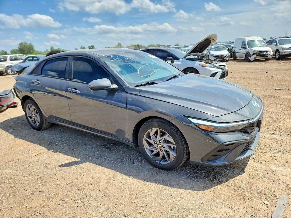 2024 HYUNDAI ELANTRA SEL 4