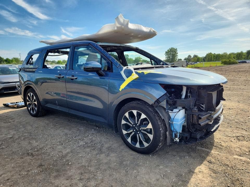2022 KIA CARNIVAL EX 4