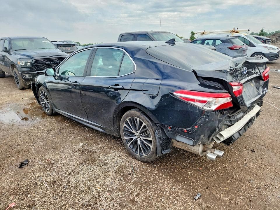 2020 TOYOTA CAMRY SE 2