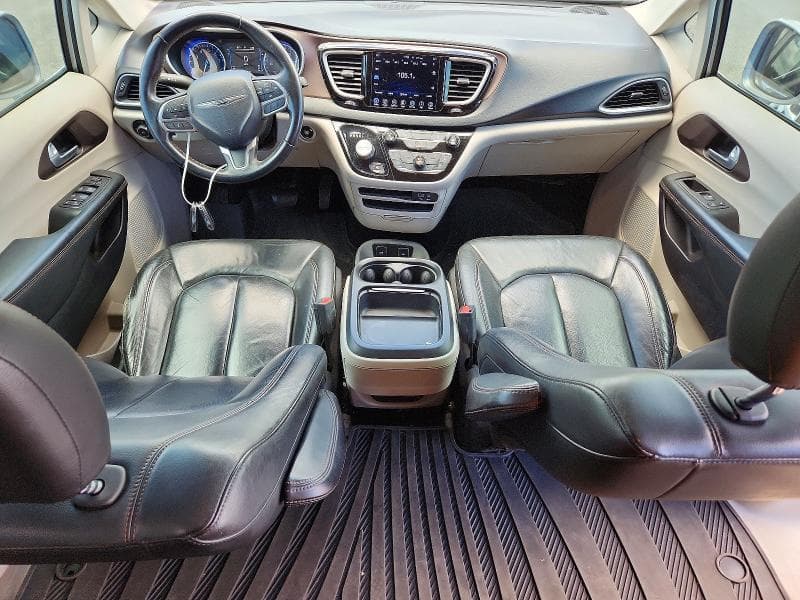 2017 CHRYSLER PACIFICA 8
