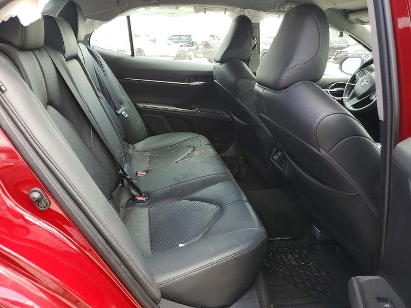 2020 TOYOTA CAMRY XLE 10