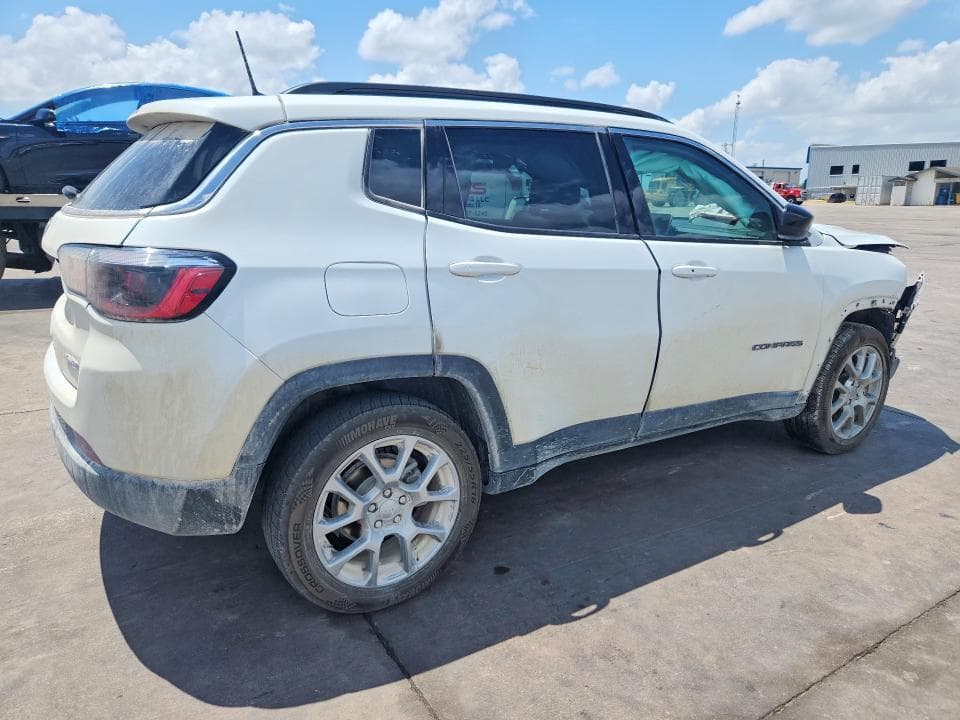 2022 JEEP COMPASS LATITUDE LUX 3