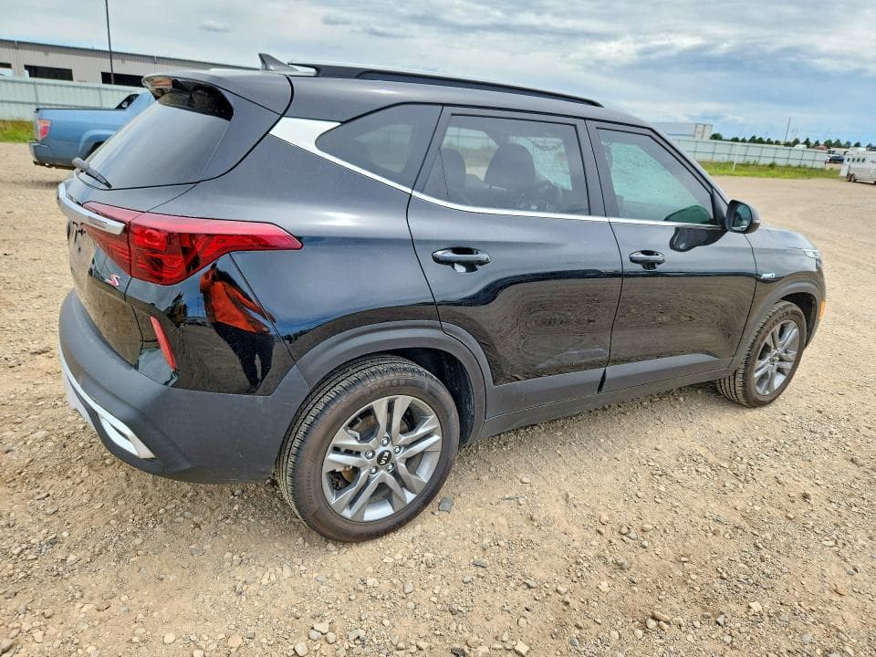 2021 KIA SELTOS S 3