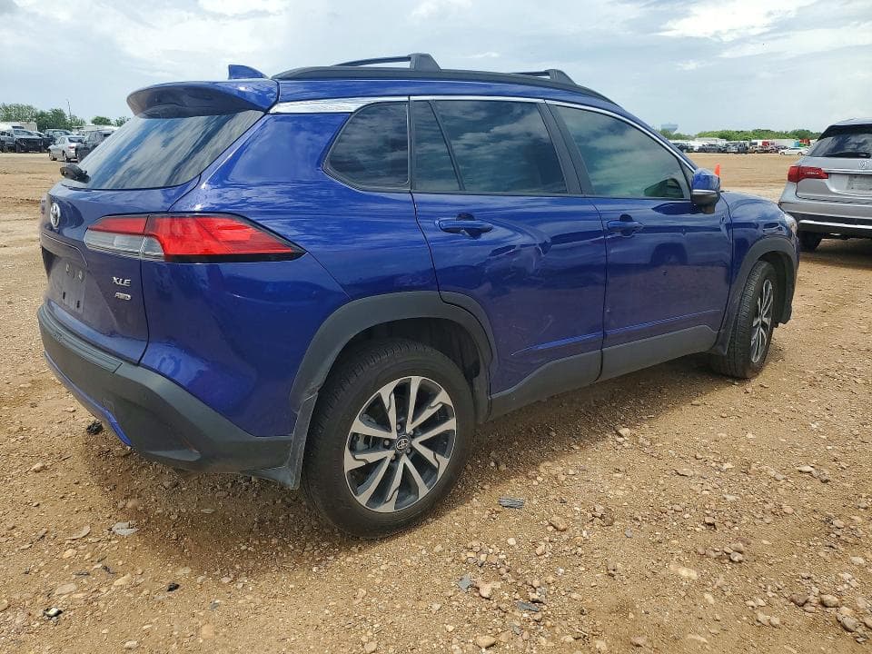 2024 TOYOTA COROLLA CROSS XLE 3