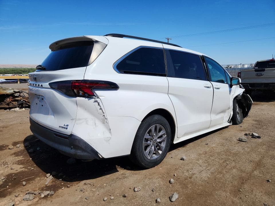 2023 TOYOTA SIENNA LE 3