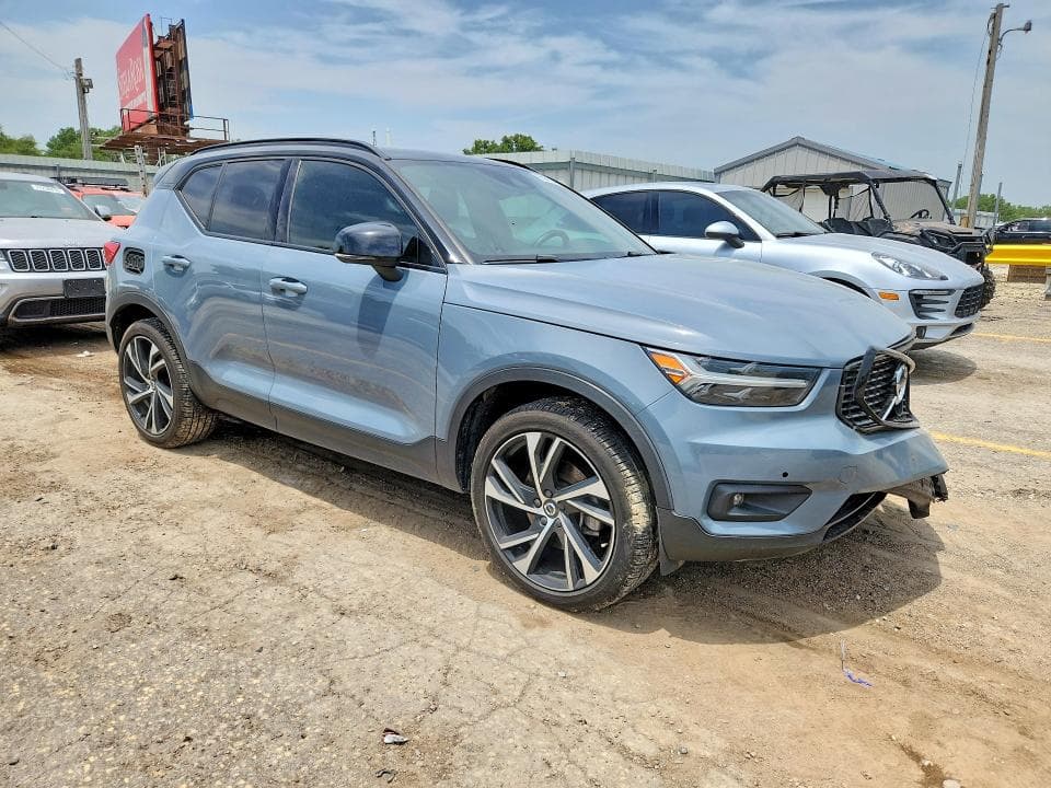 2020 VOLVO XC40 T4 R-DESIGN 4