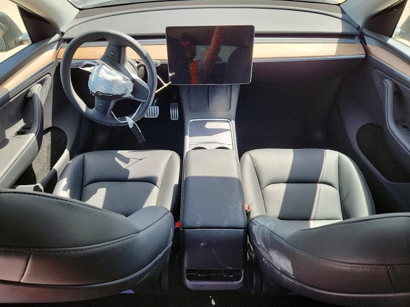 2025 TESLA MODEL Y 8