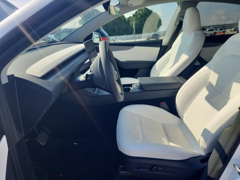 2026 TESLA Y 7