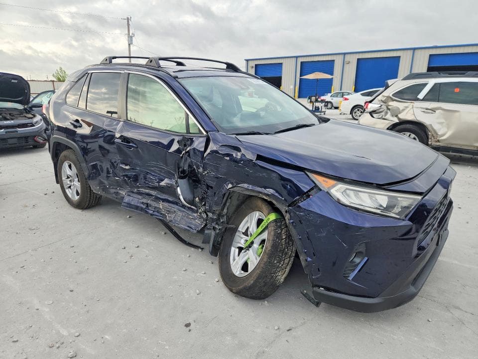 2019 TOYOTA RAV4 XLE 4