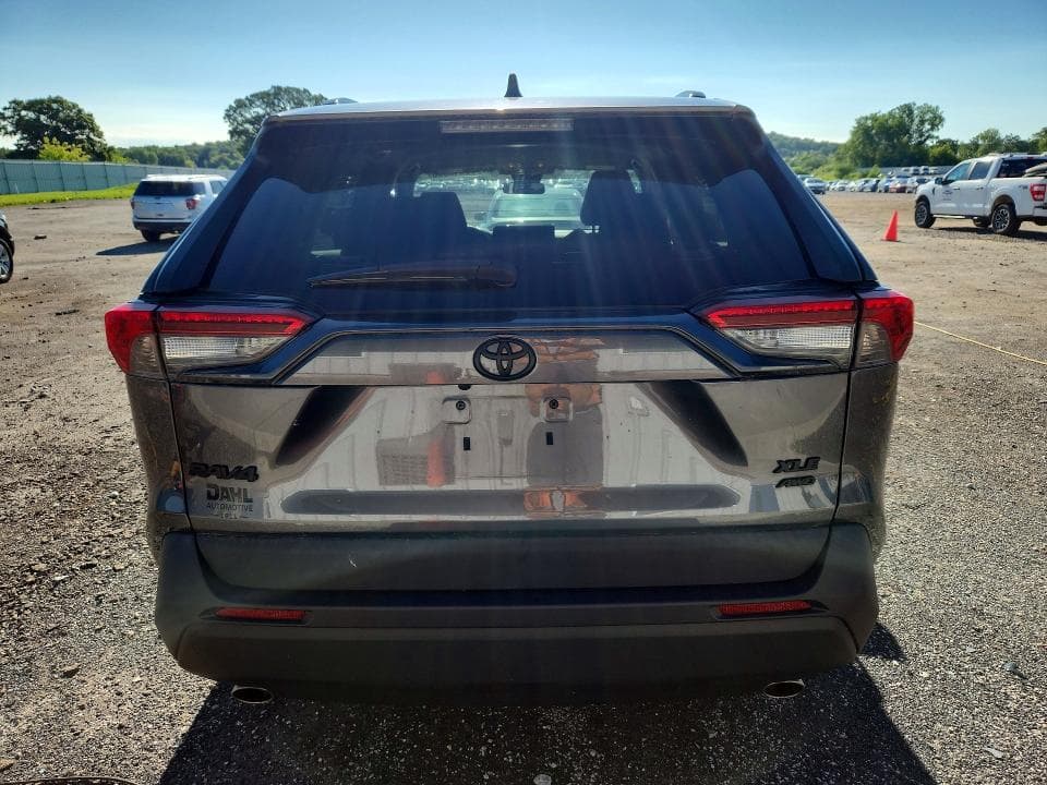 2020 TOYOTA RAV4 XLE 6
