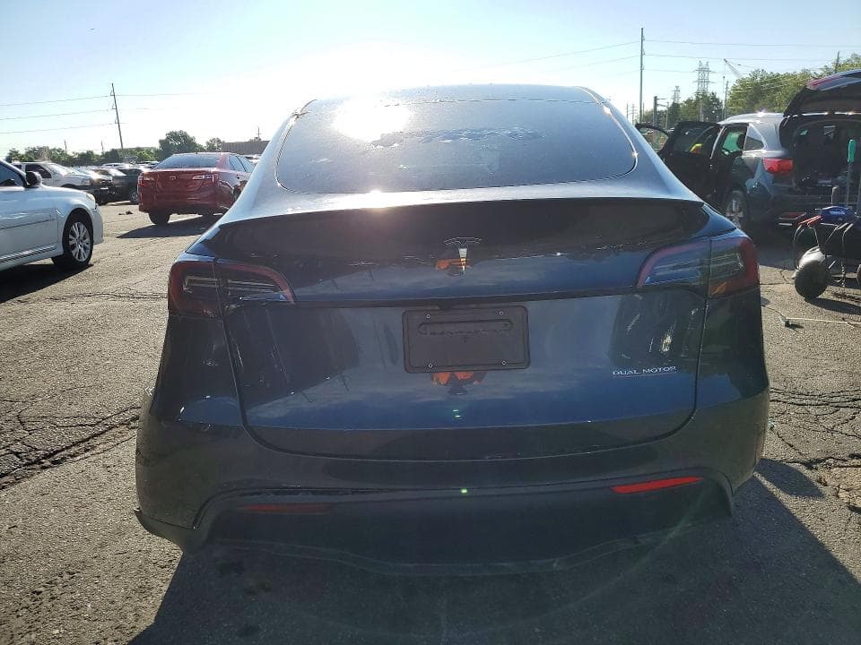 2025 TESLA MODEL Y 6