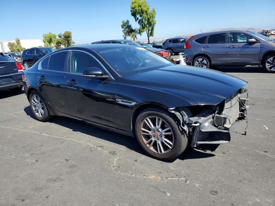 2018 JAGUAR XE PREMIUM 4