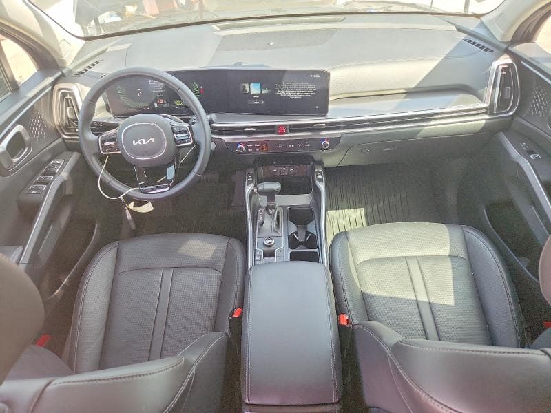 2025 KIA SORENTO S 8