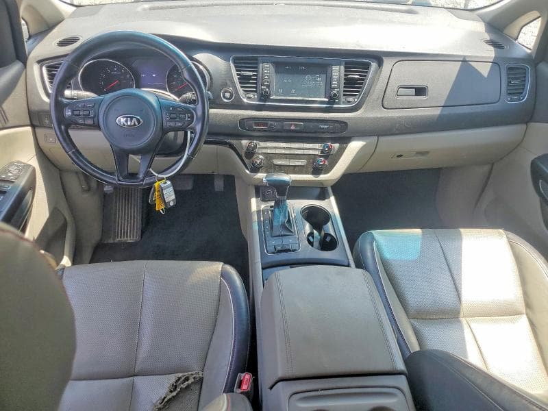 2017 KIA SEDONA LX 8