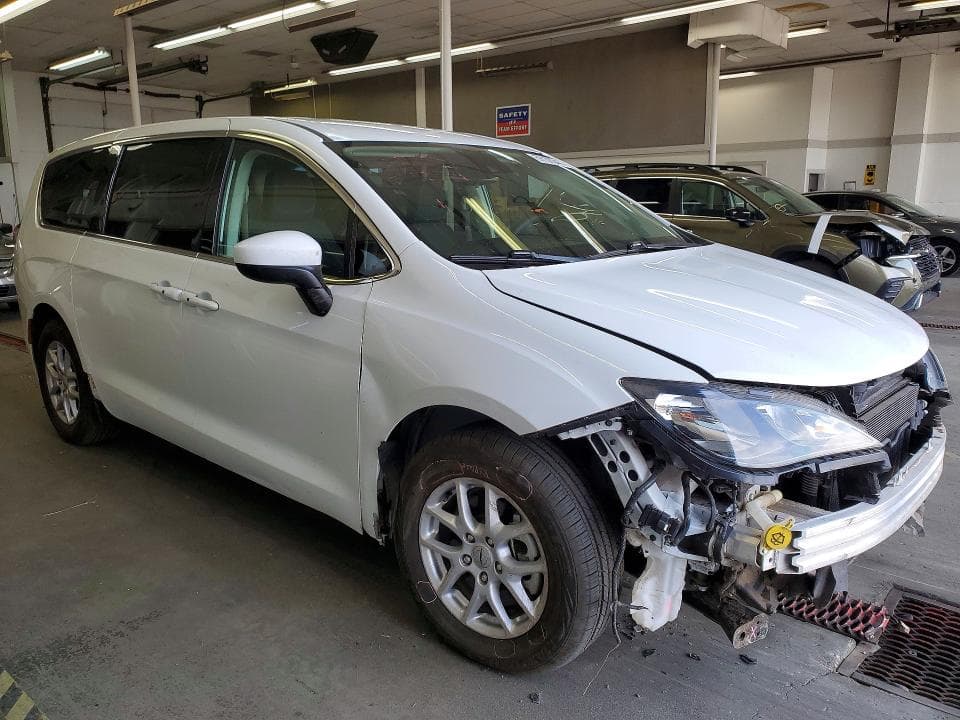 2023 CHRYSLER VOYAGER LX 4